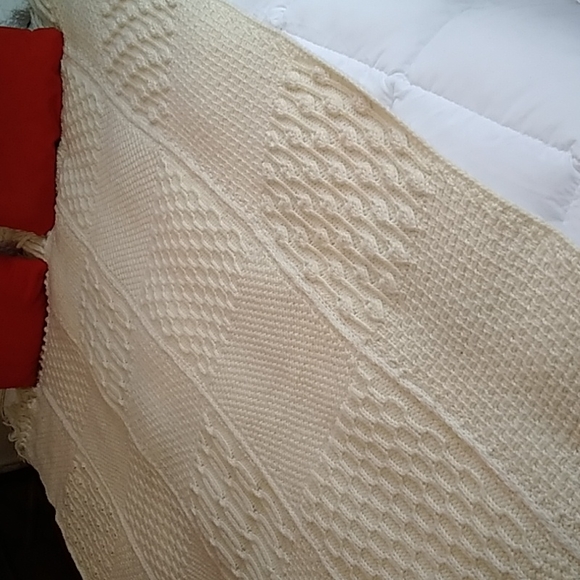 HAND Knit Ivory Blanket - Picture 6 of 6